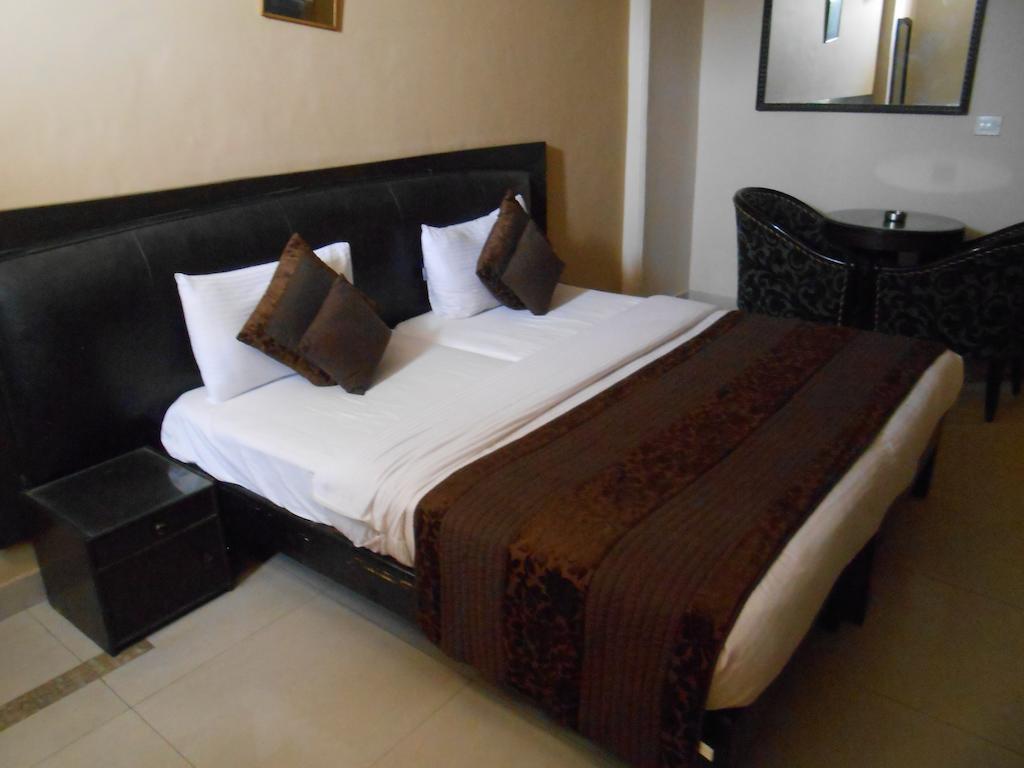 Fabexpress Lloyd House Hotell New Delhi Rum bild
