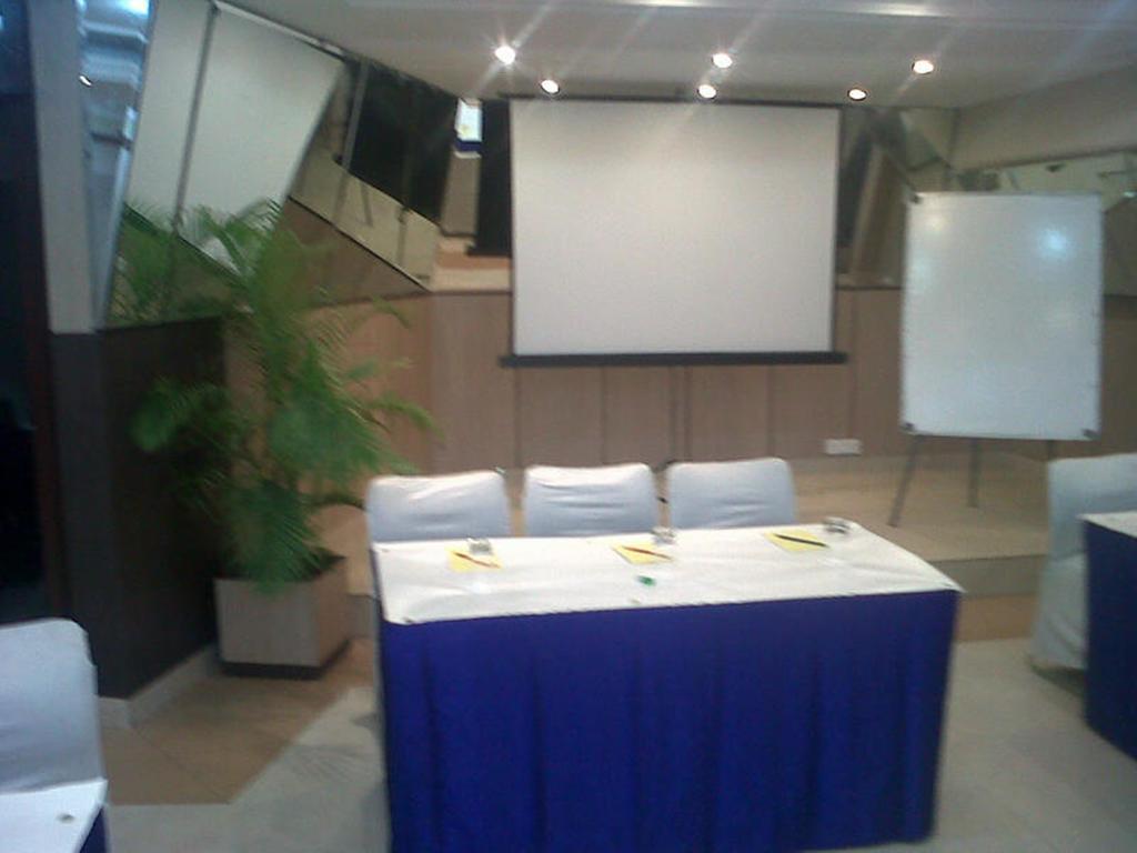Fabexpress Lloyd House Hotell New Delhi Exteriör bild